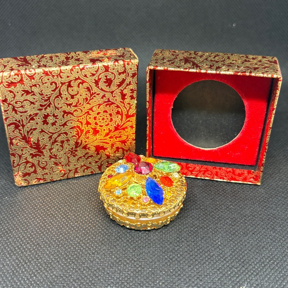 Vintage Royal Elegance Solid Perfume Box in Musk